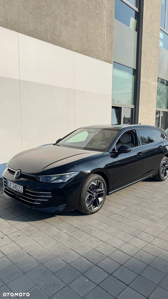 Volkswagen Passat - 1
