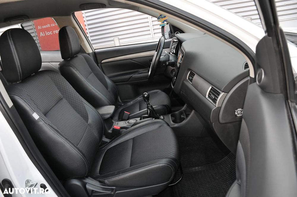 Mitsubishi Outlander 2.2 DI-D 4WD Intense - 14