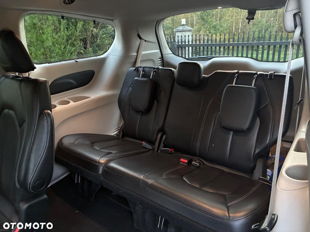 Chrysler Pacifica - 24