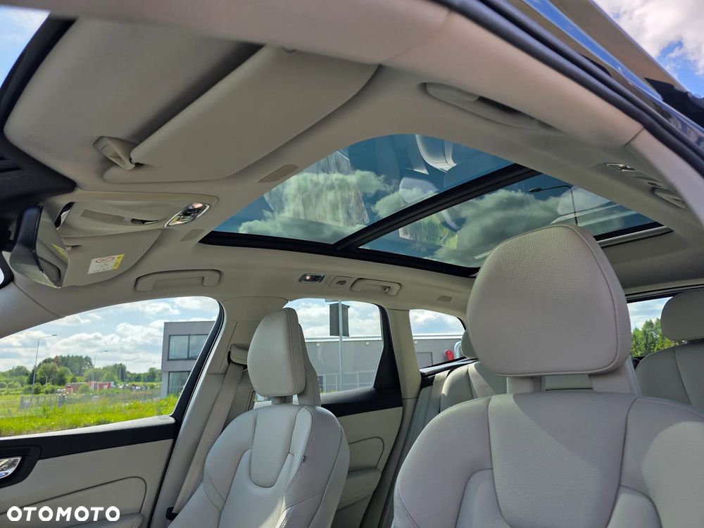 Volvo XC 60 T8 AWD Plug-In Hybrid Momentum - 18