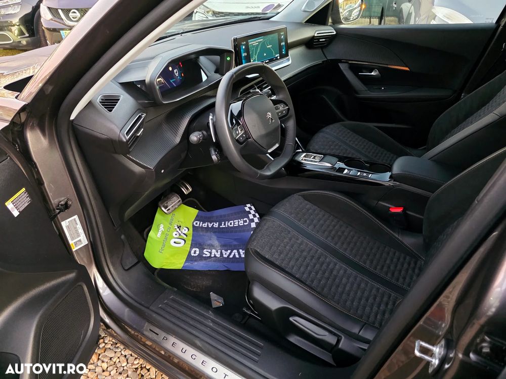 Peugeot 2008 PureTech 130 EAT8 GT Pack - 23