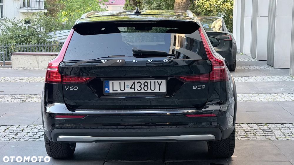 Volvo XC 60 B5 B AWD Plus Bright - 11