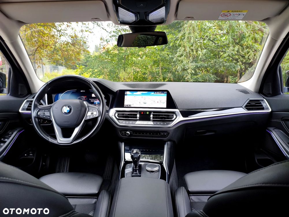 BMW Seria 3 330e Luxury Line sport - 32