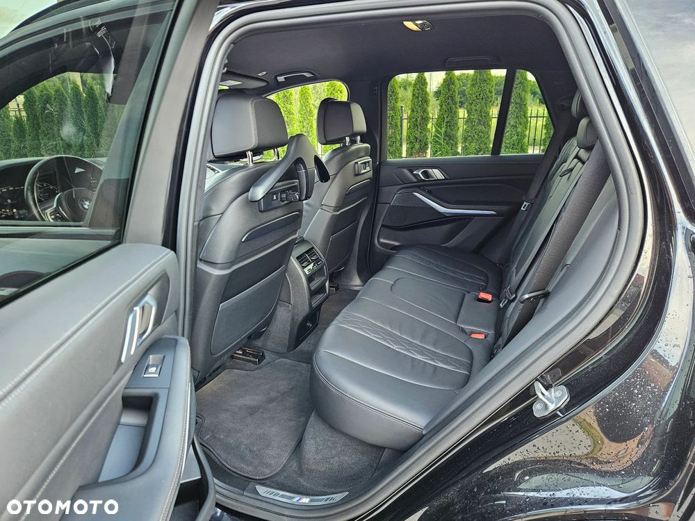 BMW X5 M50i - 11