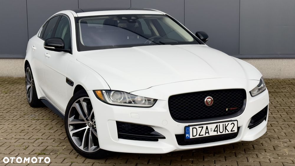 Jaguar XE - 3