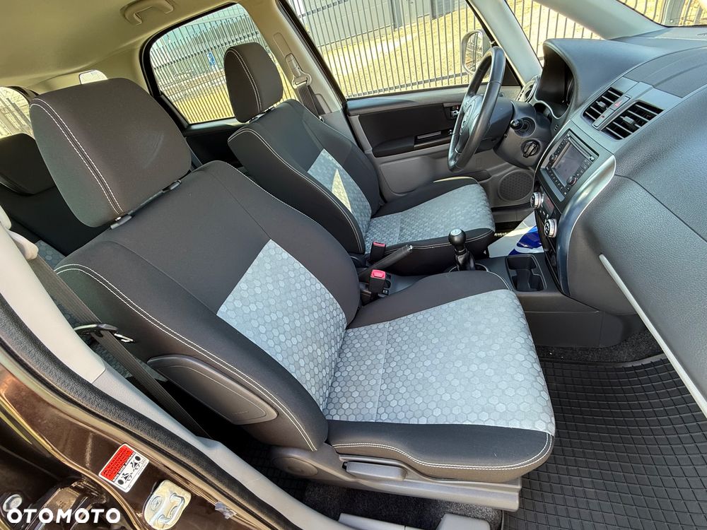 Suzuki SX4 1.6 Premium 4WD - 24