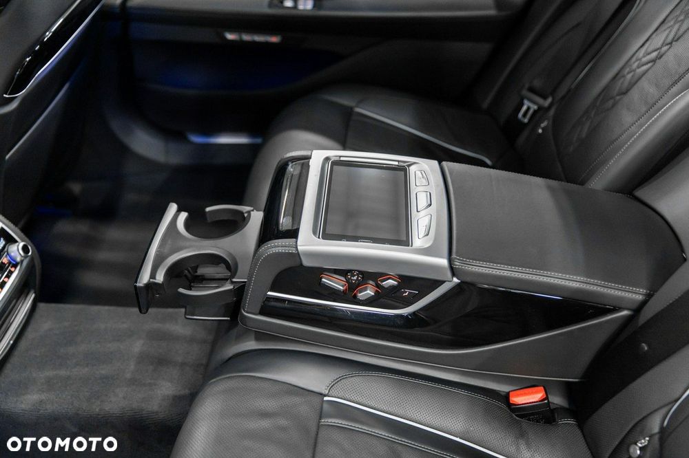 BMW Seria 7 M760Li xDrive - 37