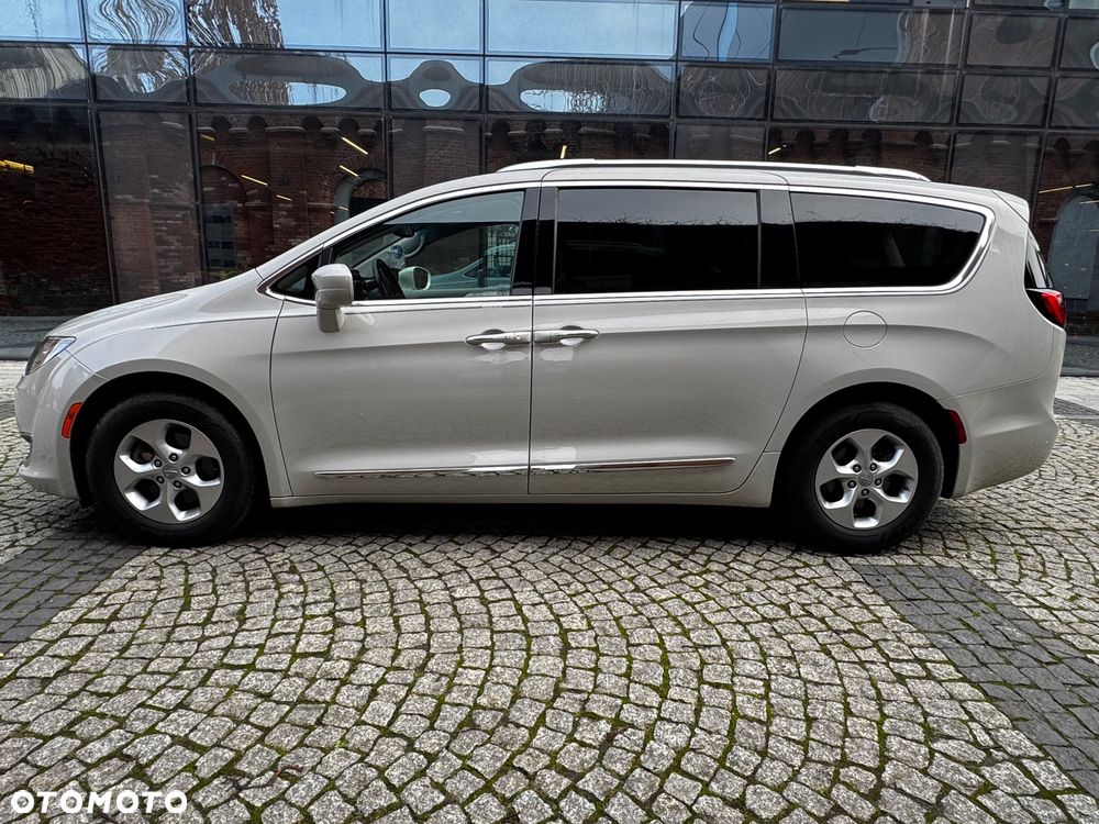 Chrysler Pacifica - 3