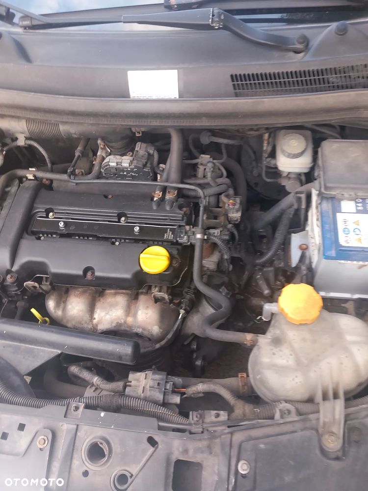 Opel Corsa 1.4 16V Innovation - 1