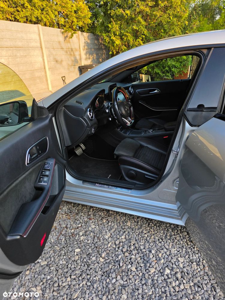 Mercedes-Benz CLA 180 7G-DCT AMG Line - 20