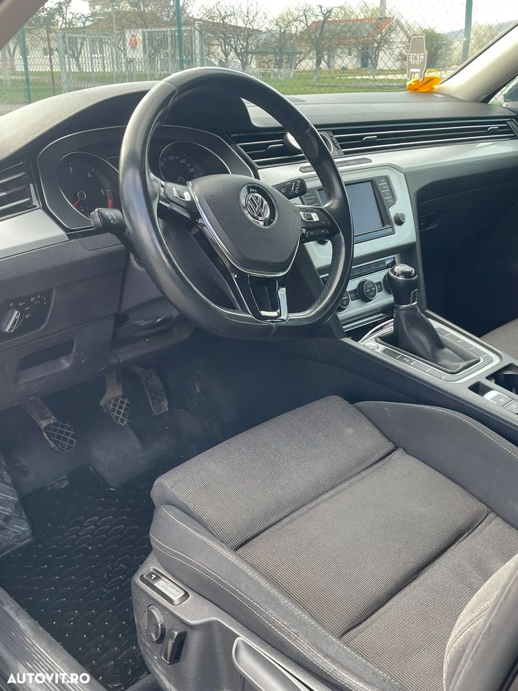 Volkswagen Passat 2.0 TDI Trendline - 12