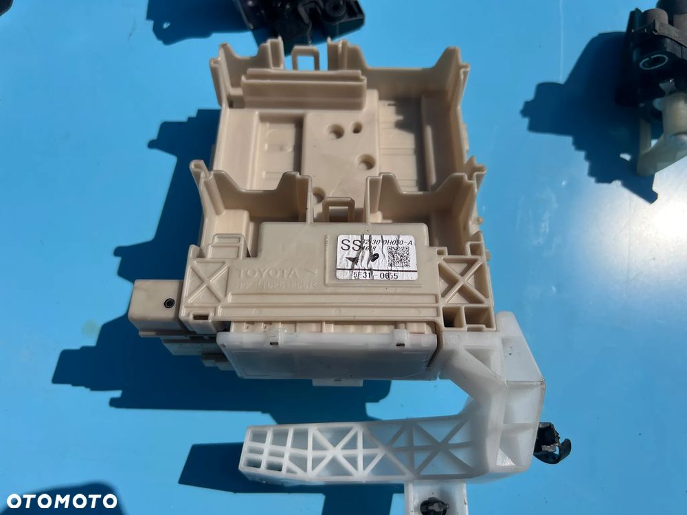 STEROWNIK MODUŁ SKRZYNKA BEZPIECZNIKÓW TOYOTA AYGO 82730-0H030 - 3