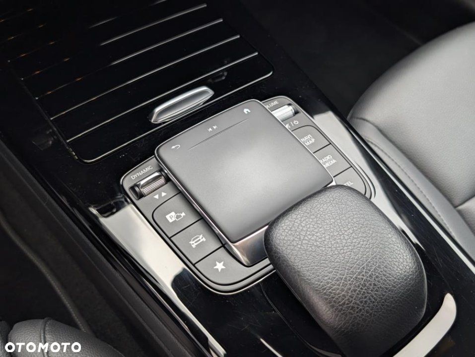 Mercedes-Benz CLA - 17