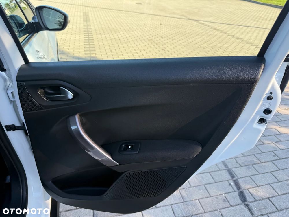 Peugeot 2008 1.2 Pure Tech Style - 16