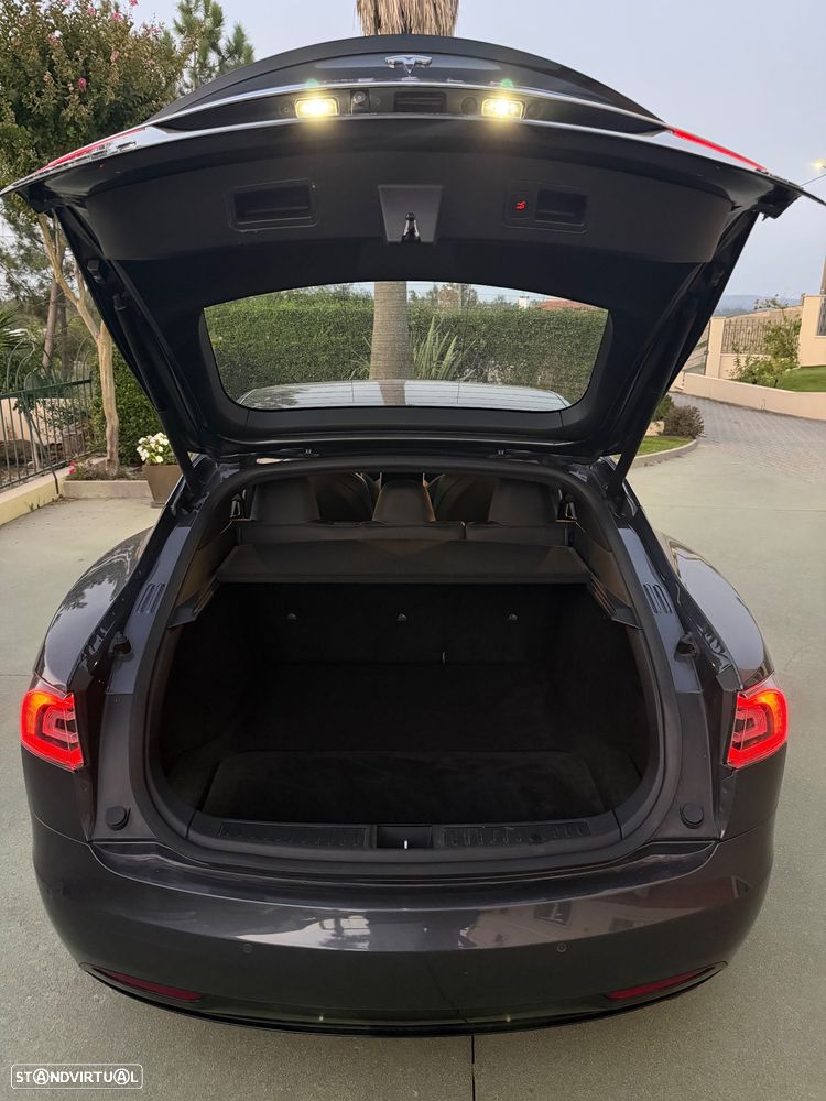 Tesla Model S - 6