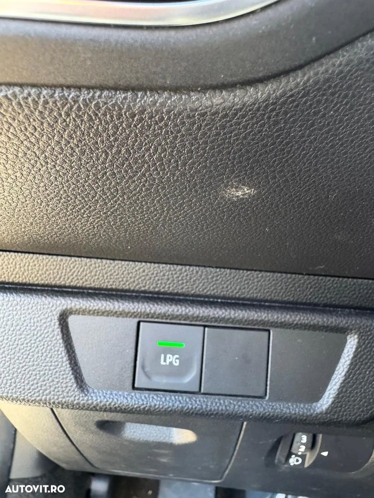 Dacia Logan TCe 90 Essential - 17