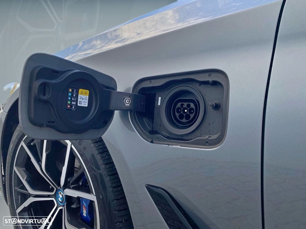 BMW 530 e Pack Desportivo M - 3