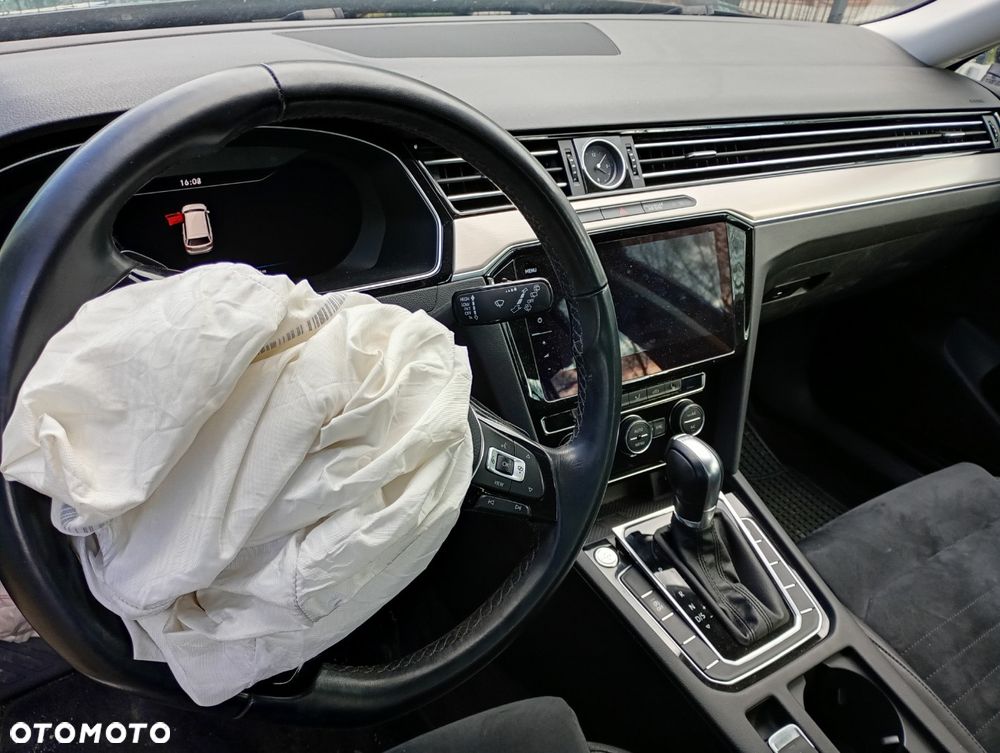 Volkswagen Passat 2.0 TDI SCR DSG Highline - 9