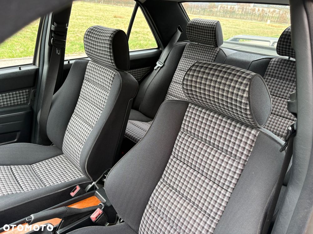 Mercedes-Benz W201 (190) - 13