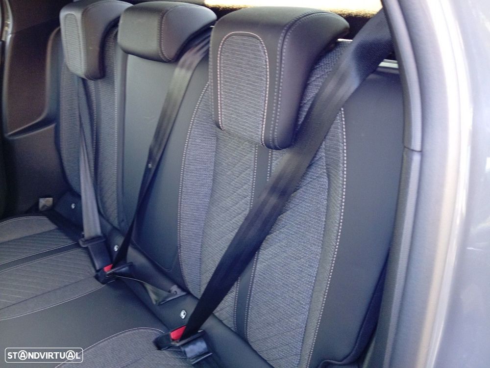 Peugeot 208 1.2 Hybrid Allure e-DCS6 - 13