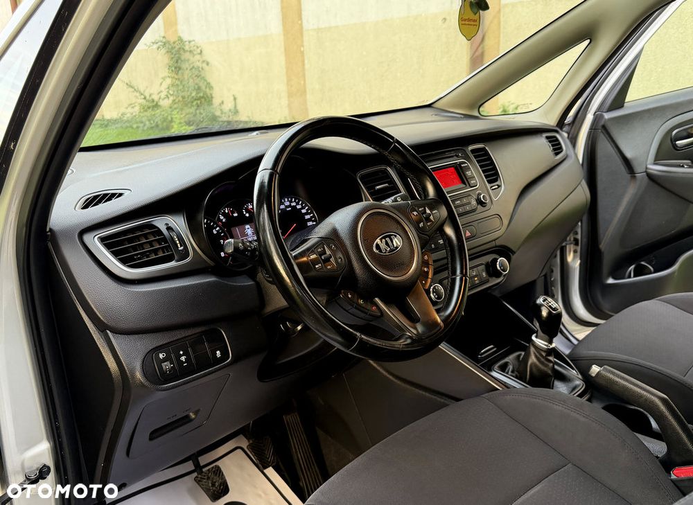Kia Carens 1.6 GDI L - 37