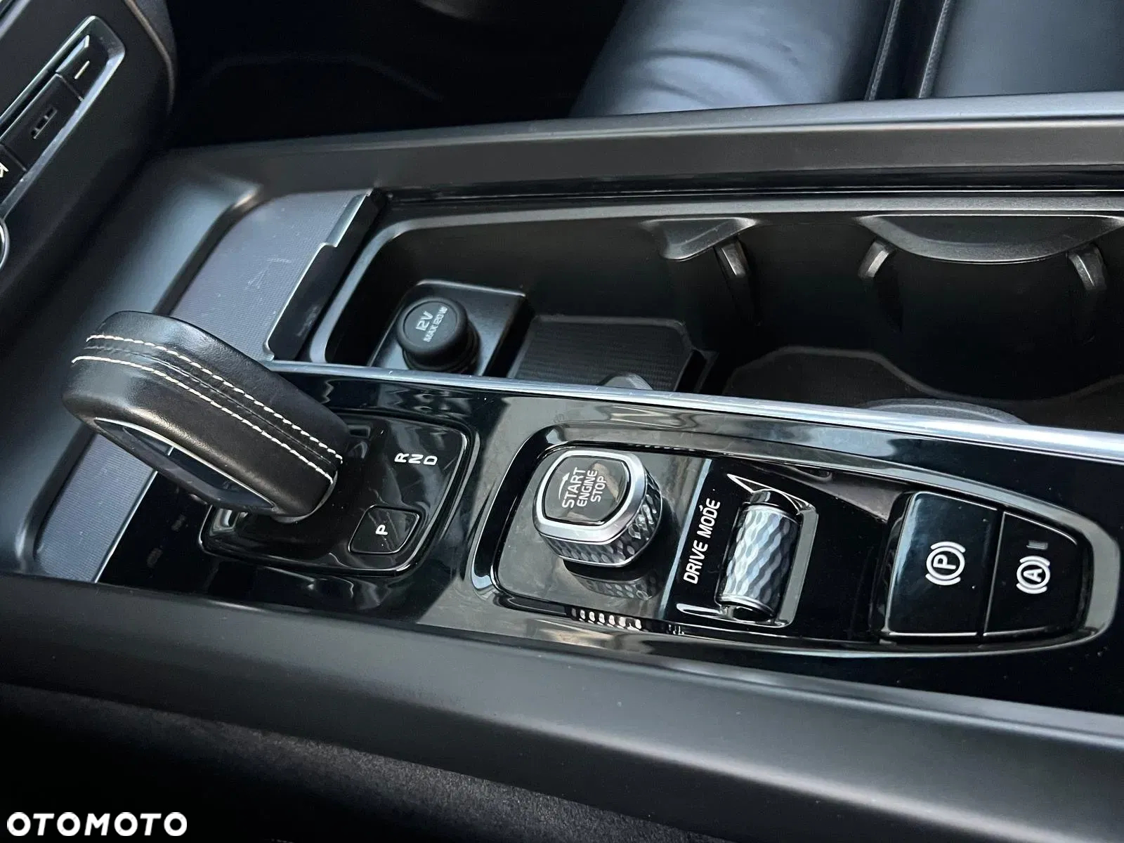 Volvo XC 60 T5 AWD R-Design - 28