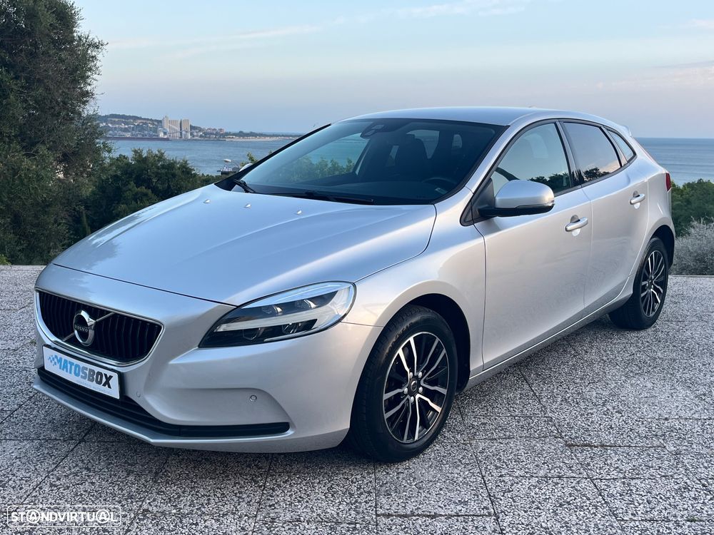 Volvo V40 2.0 D3 Momentum - 1