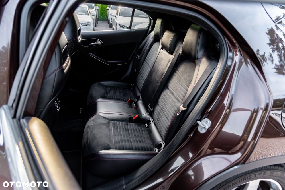 Mercedes-Benz GLA 250 4Matic 7G-DCT AMG Line - 22