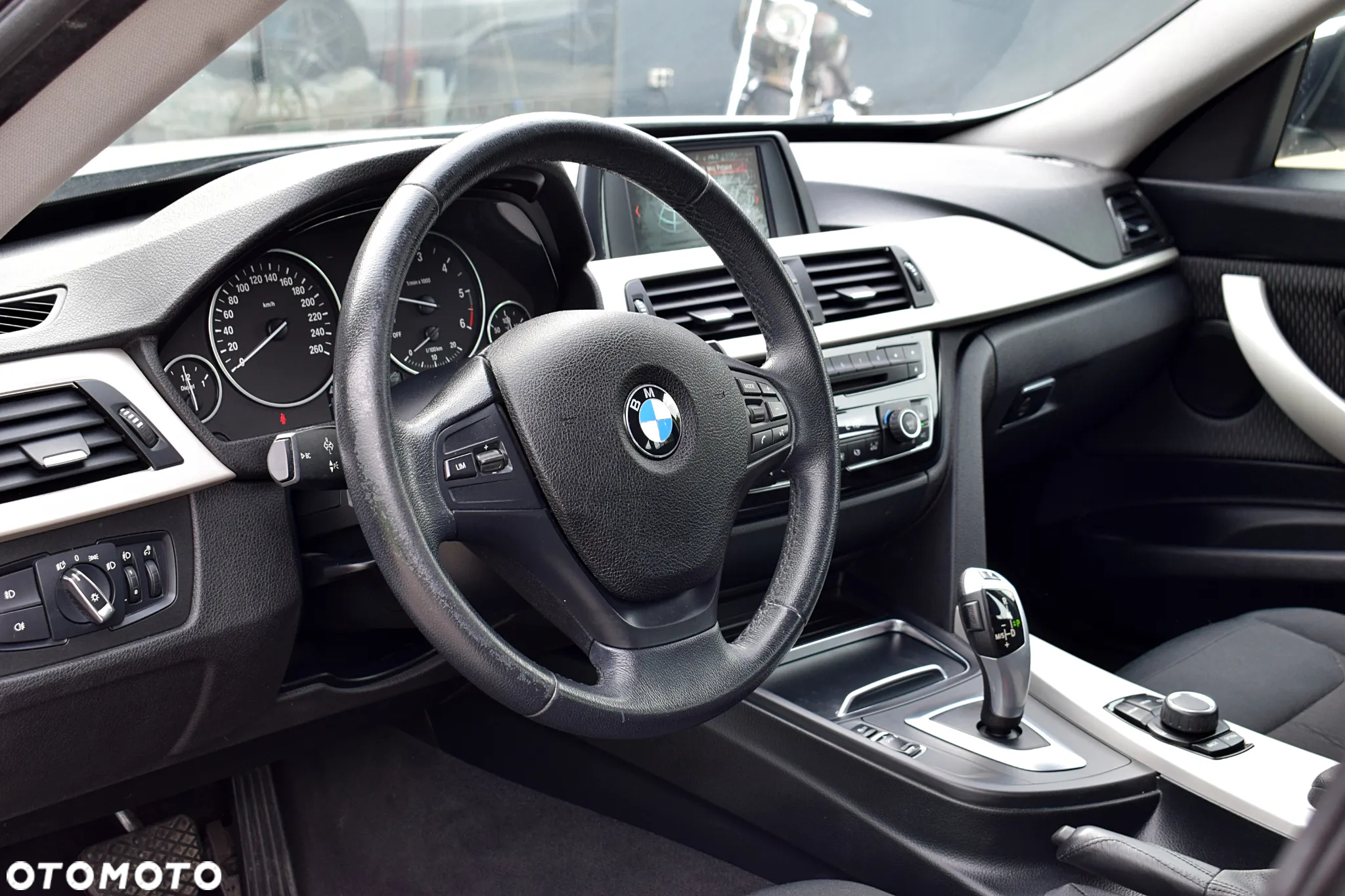 BMW 3GT 318d Business Edition - 4