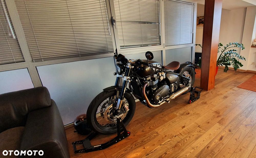 Triumph Bonneville Bobber - 8