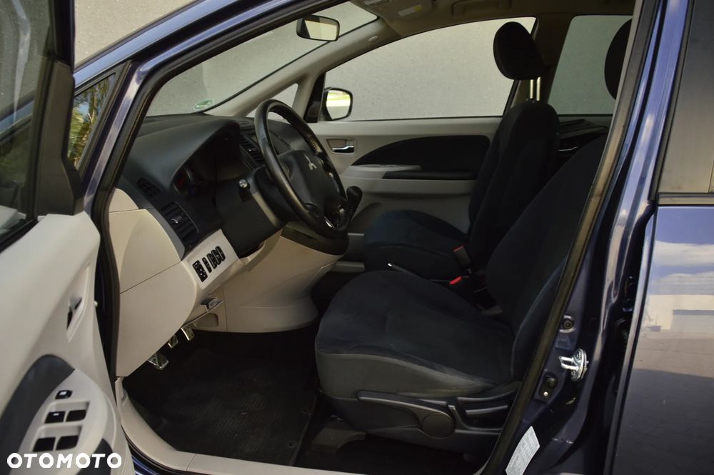 Mitsubishi Grandis 2.4 Invite - 16