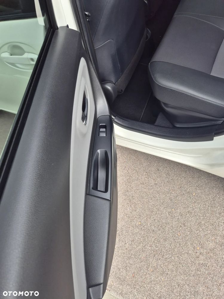 Toyota Yaris 1.5 VVT-i Selection - 20