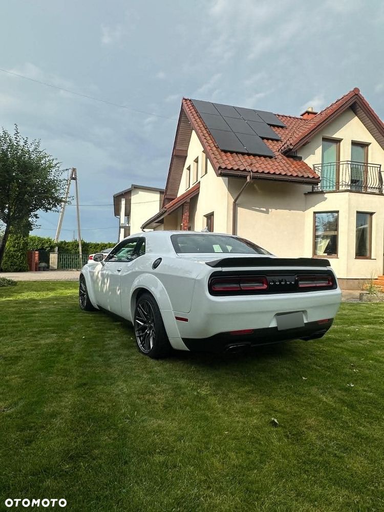 Dodge Challenger 6.4 Scat Pack - 4