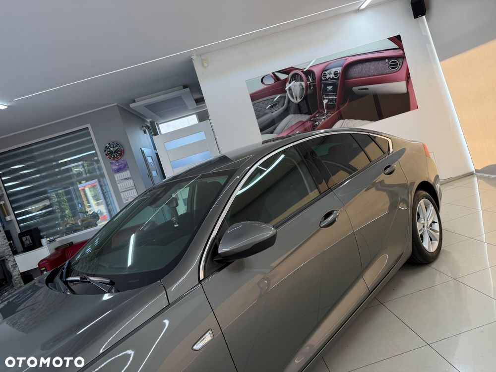 Opel Insignia 1.5 T Exclusive S&S - 33