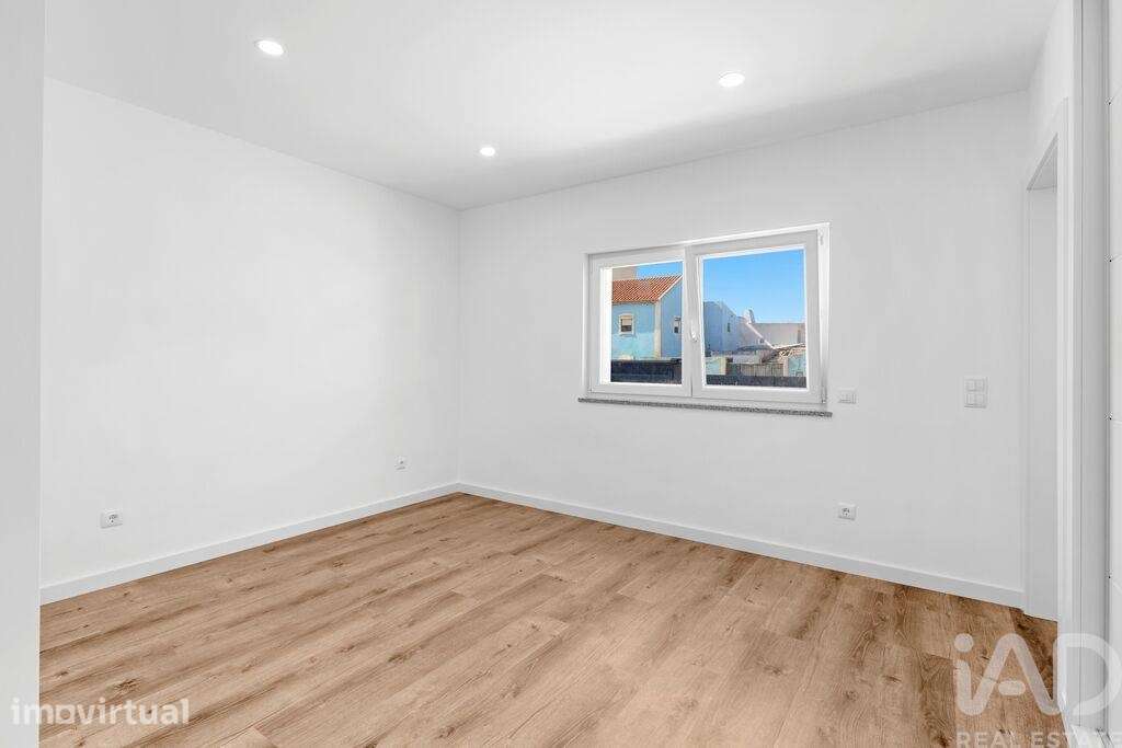 Casa / Villa T4 em Atouguia da Baleia de 295,00 m2 - Grande imagem: 5/22