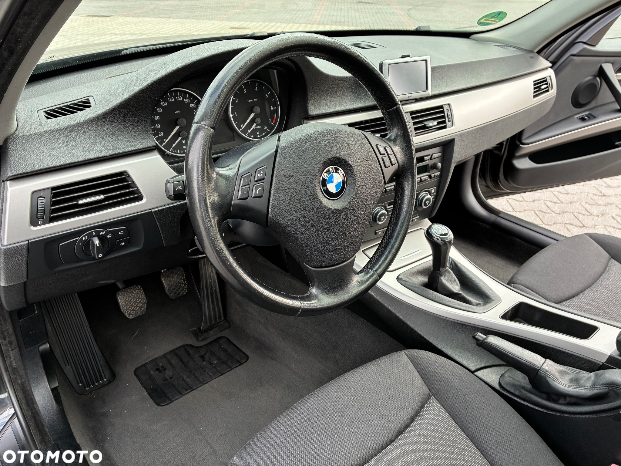 BMW Seria 3 318i Touring - 15