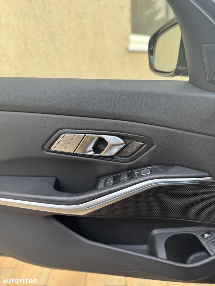 BMW Seria 3 320e Aut. Luxury Line - 16