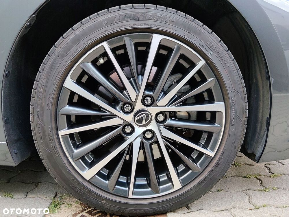 Lexus ES 300h Prestige - 37