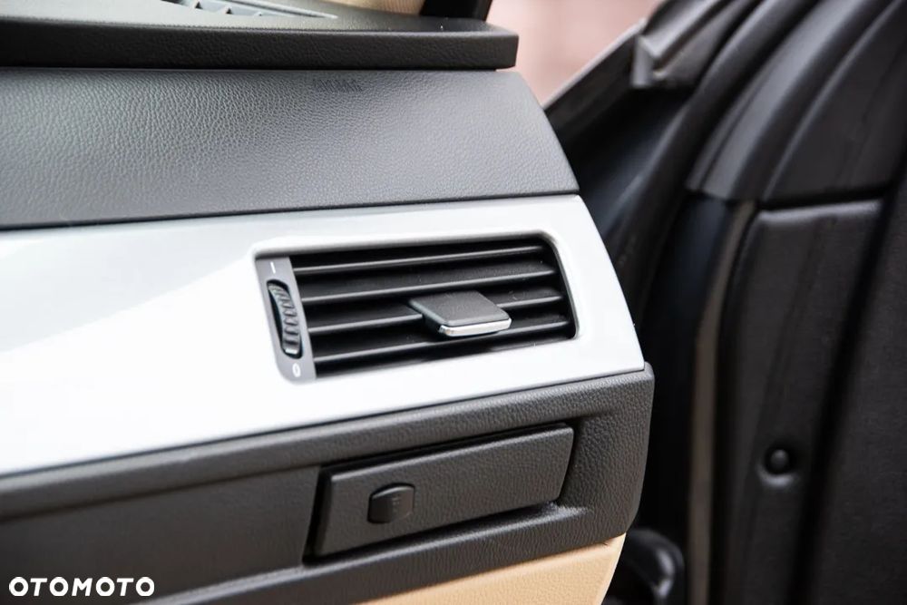 BMW Seria 5 520d - 24