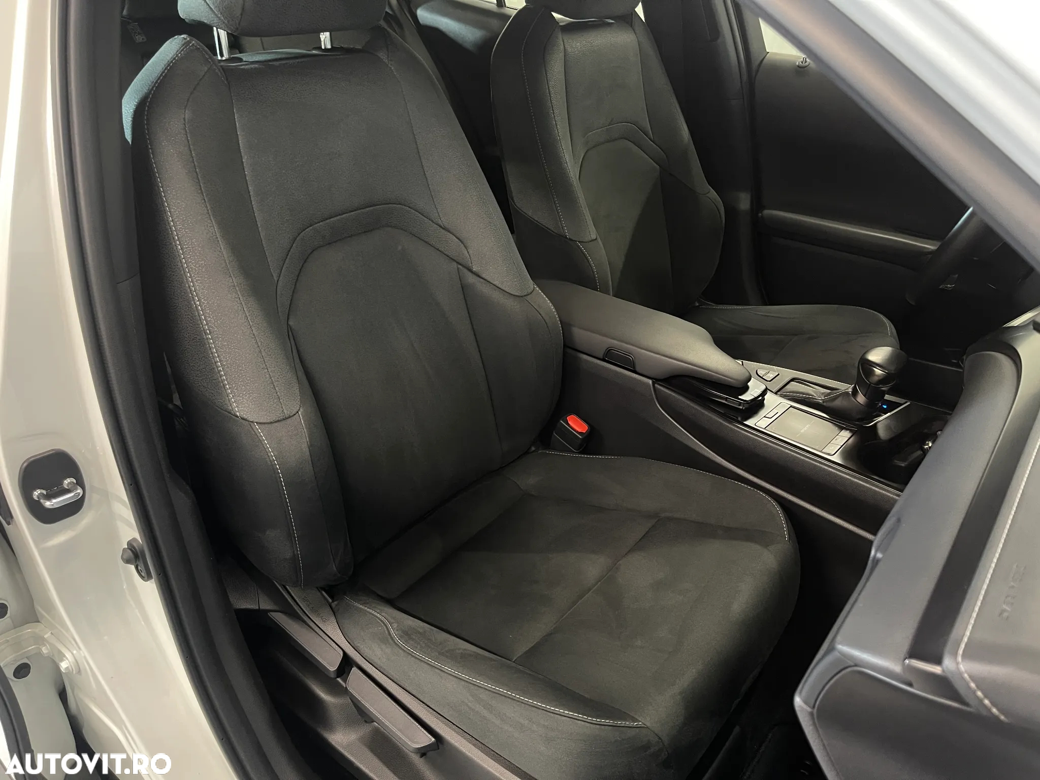 Lexus UX - 9