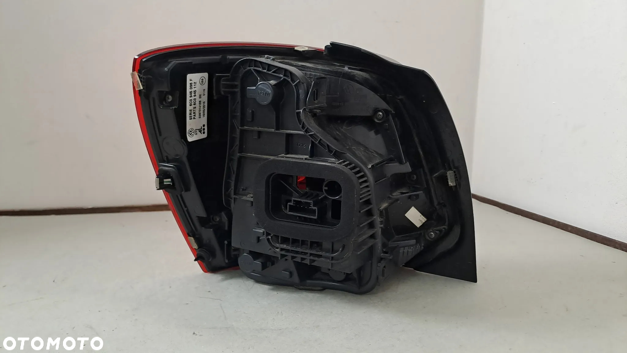 VW POLO V LIFT 14-17 LAMPA PRAWA TYŁ TYLNA 6C0945096F EU - 4
