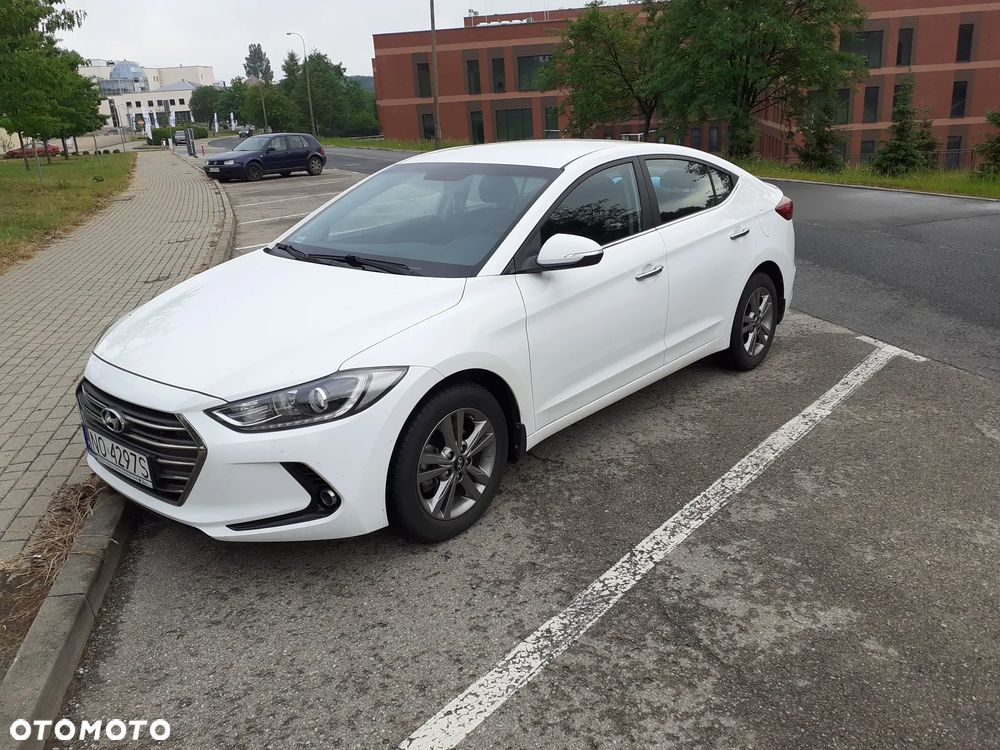 Hyundai Elantra 1.6 Comfort Premiere - 1