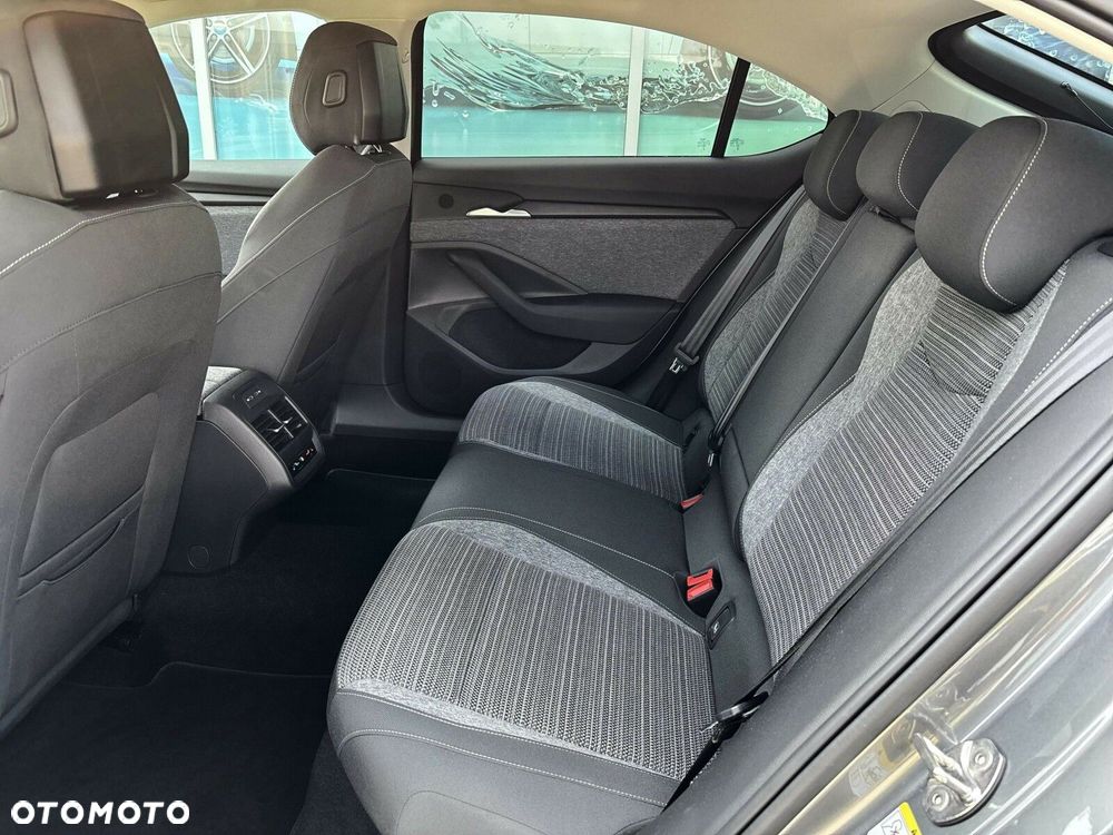 Skoda Superb 2.0 TDI SCR Selection DSG - 13