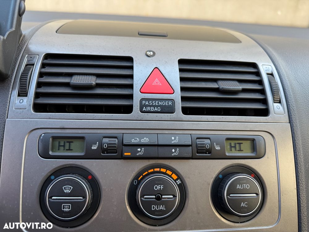 Volkswagen Touran 1.9 TDI DPF Conceptline DSG - 11