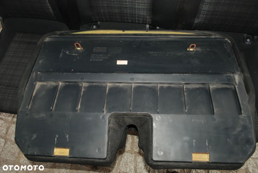 FOTEL KANAPA SIEDZISKO ZAGŁÓWKI PASAŻERA PRZÓD MERCEDES VITO W447 A0009110537 15 r.- - 2