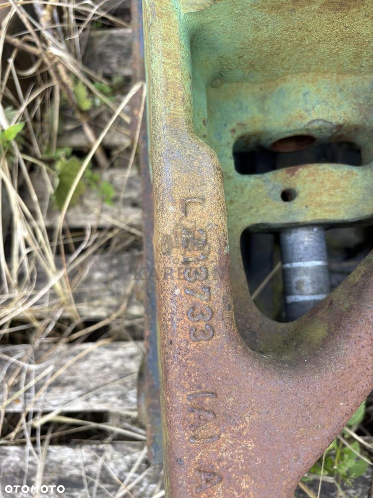 John Deere 6xxxR - support osi przedniej L213734 L213733 - 2