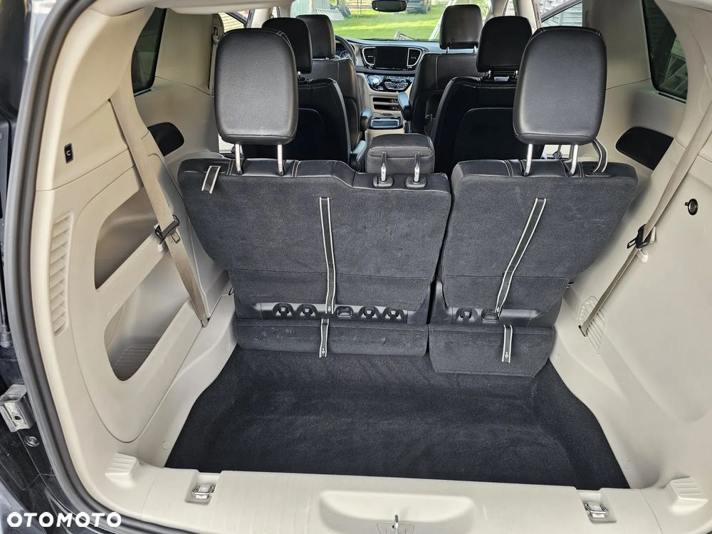 Chrysler Pacifica - 21