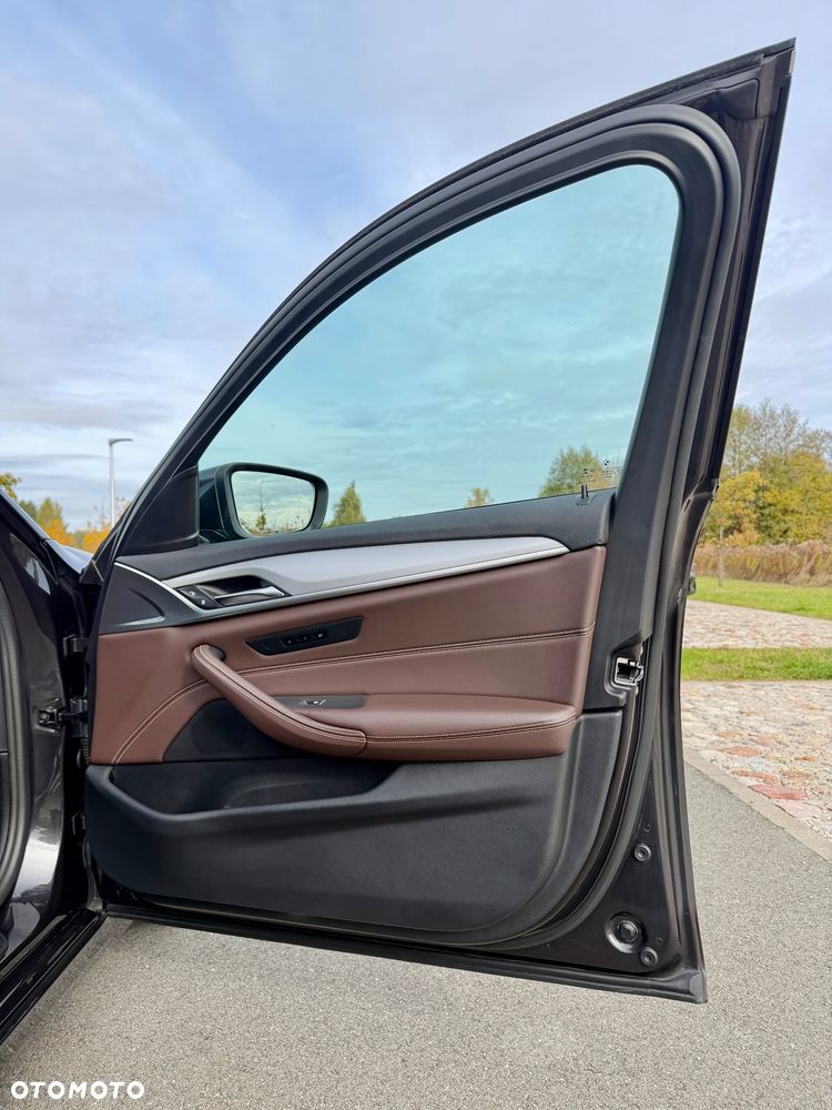 BMW Seria 5 530e Luxury Line - 33