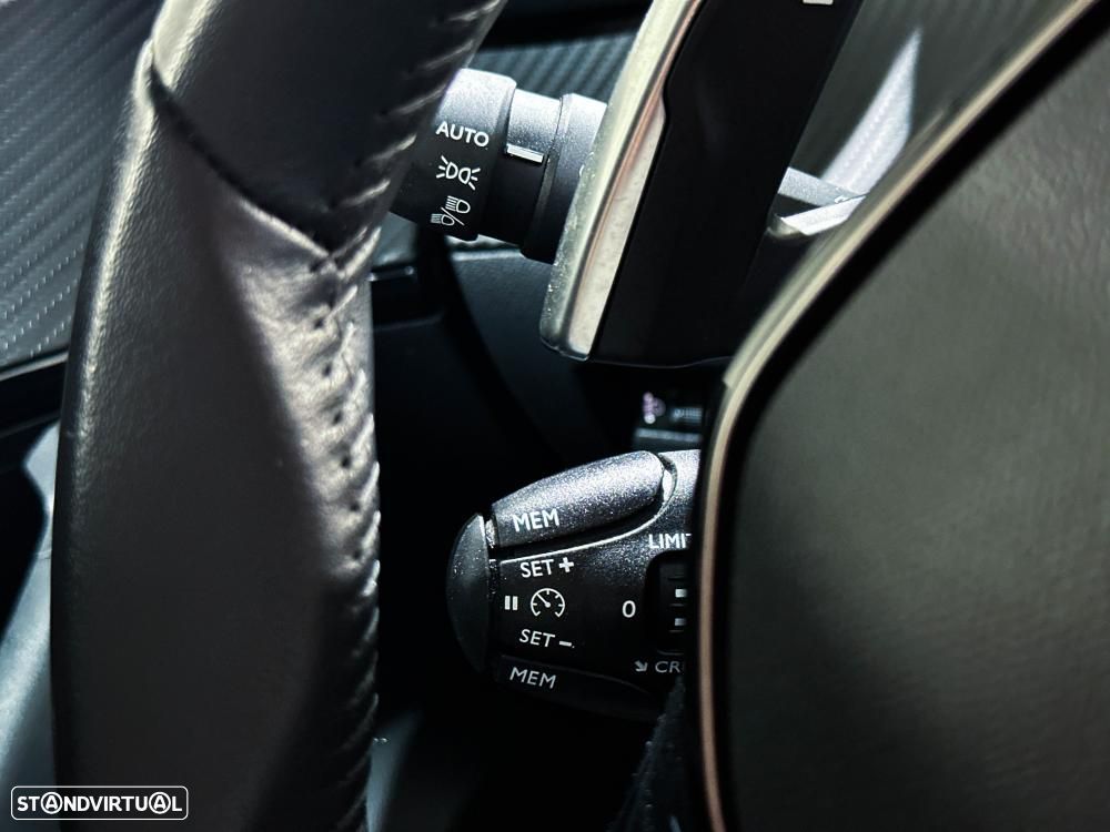 Peugeot 2008 1.2 PureTech Allure EAT8 - 27