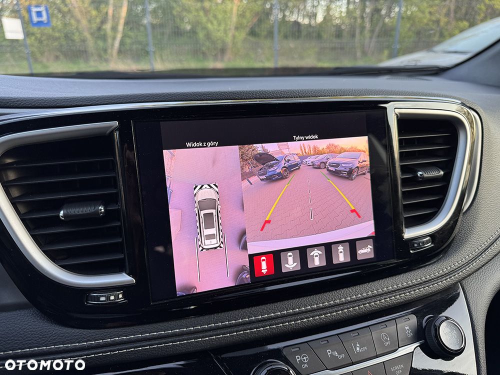 Chrysler Pacifica - 35